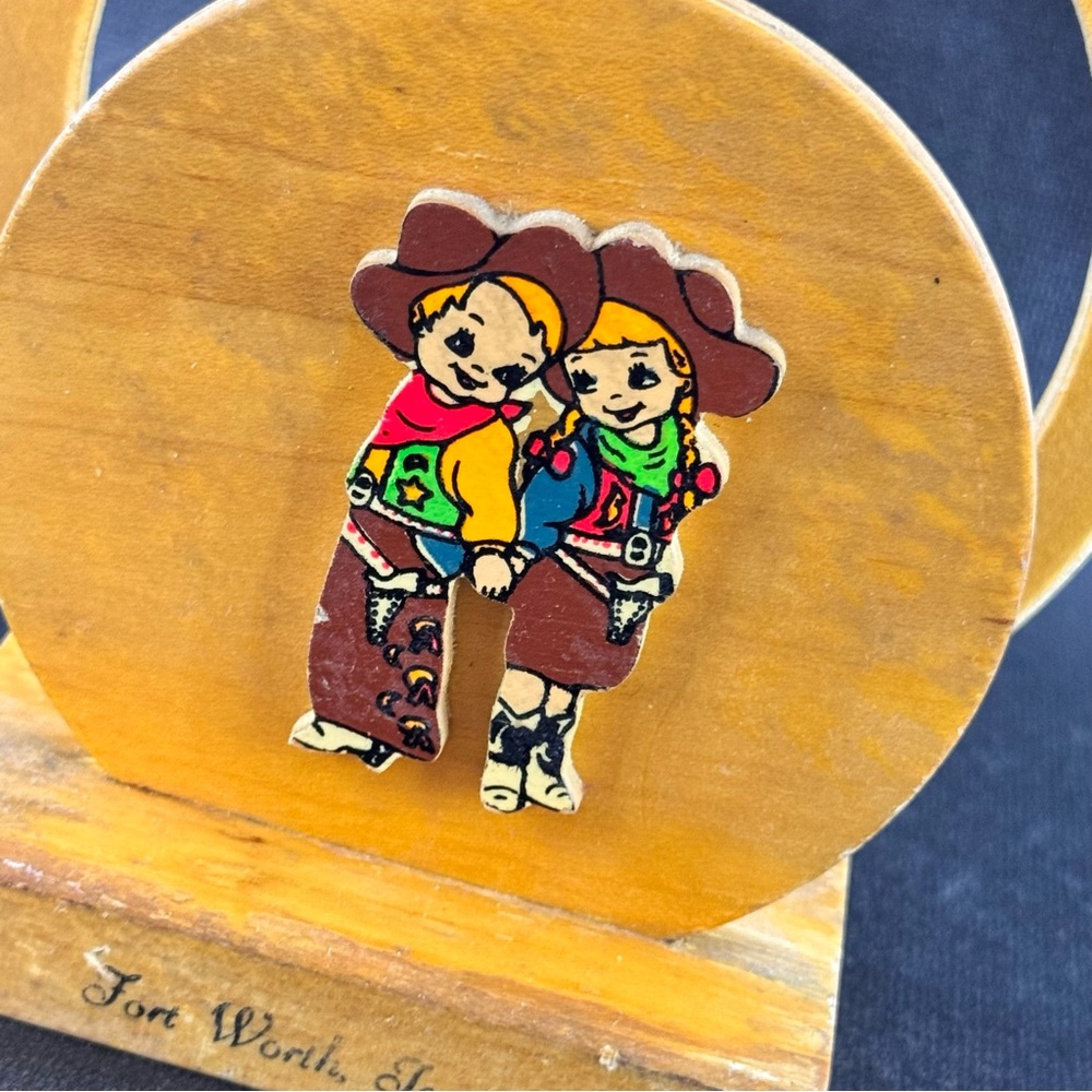 Vintage Wooden Cowboy Cowgirl Souvenir Napkin Holder Kitsch - Picture 5 of 7